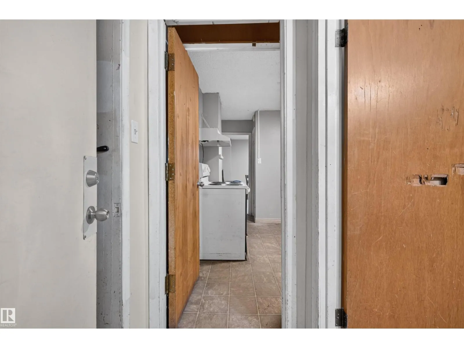 11015 87 AV NW