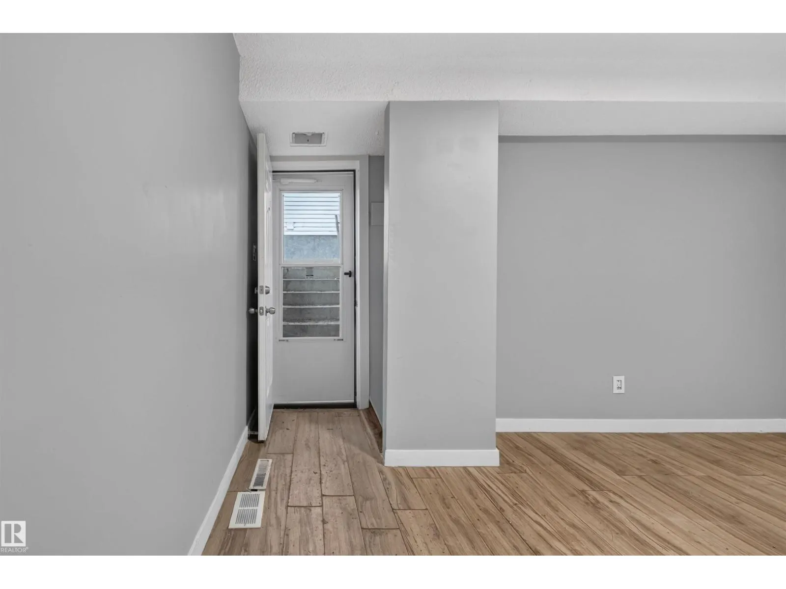 11015 87 AV NW