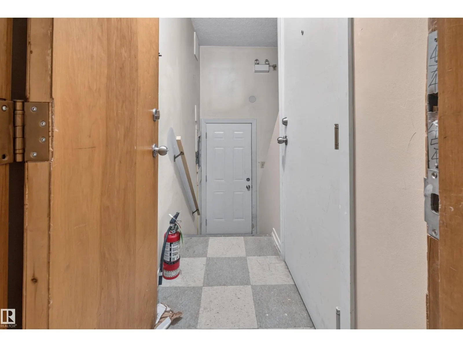 11015 87 AV NW