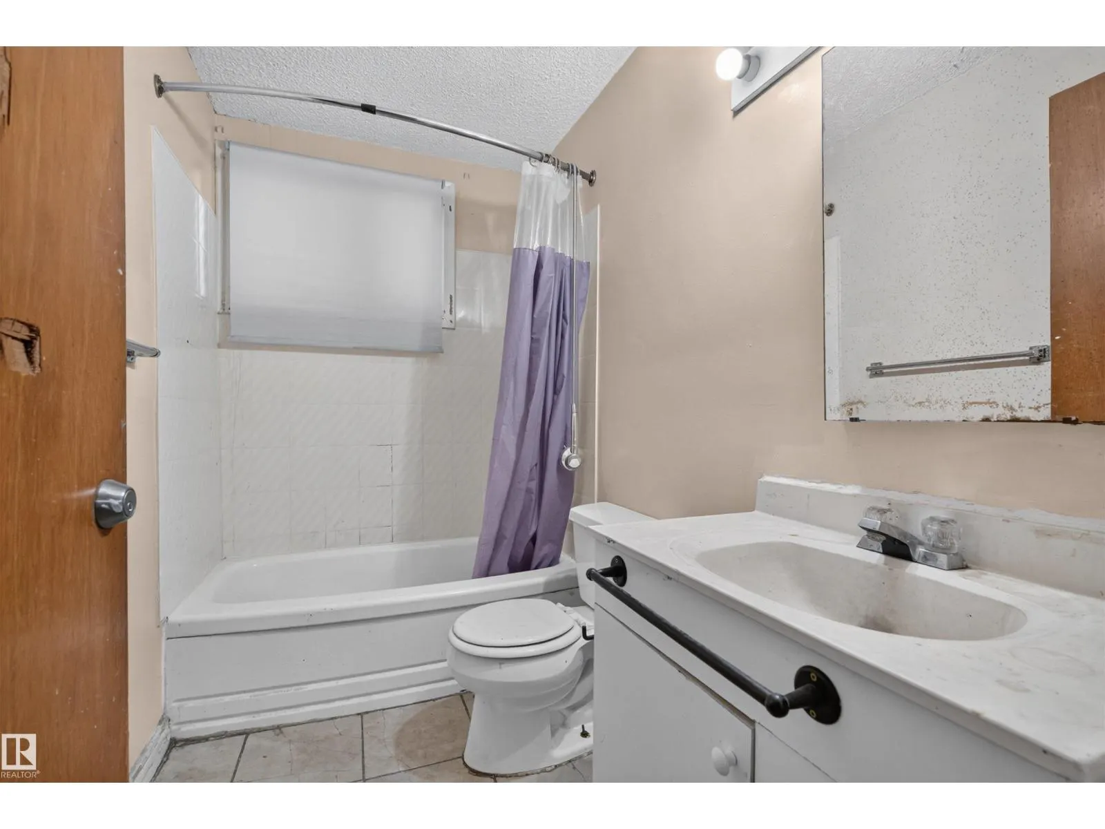 11015 87 AV NW