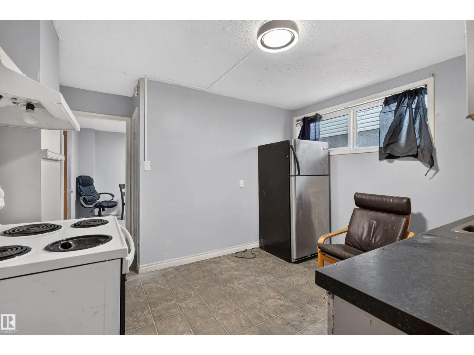 11015 87 AV NW