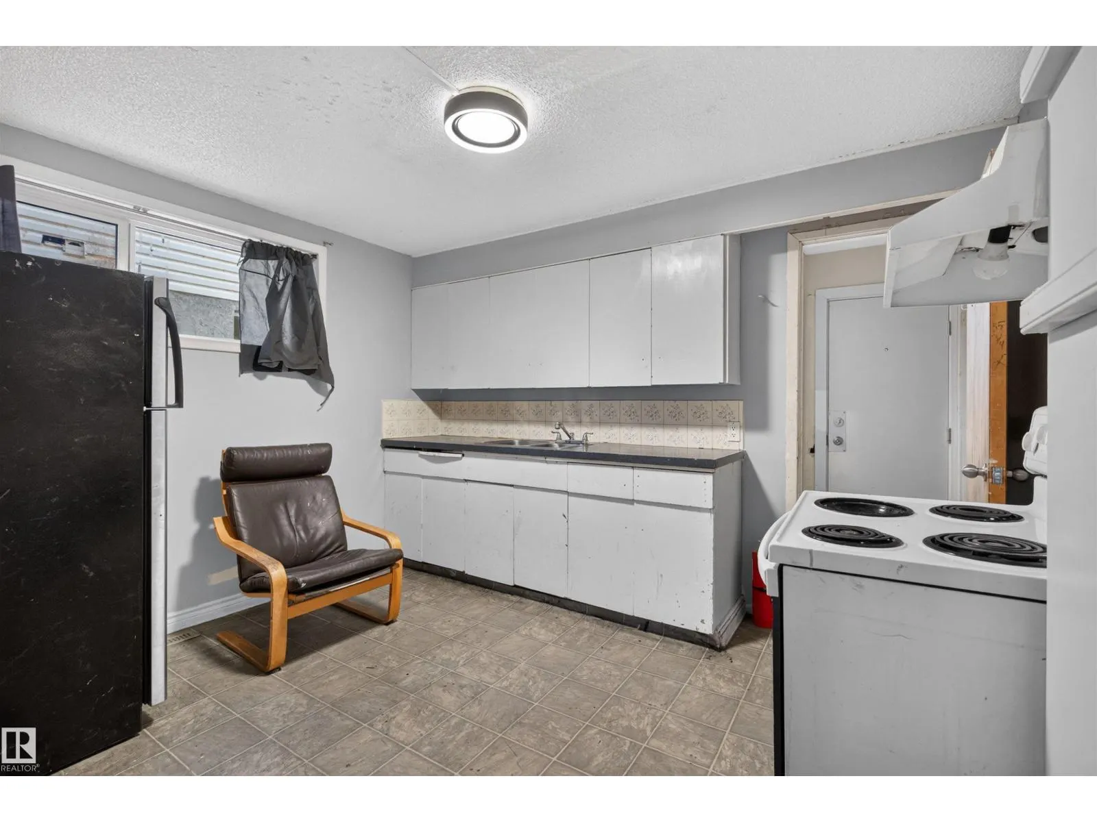 11015 87 AV NW
