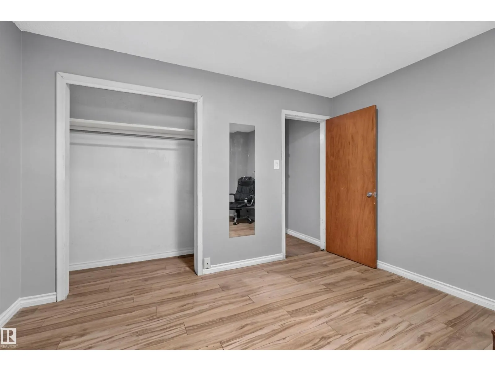 11015 87 AV NW