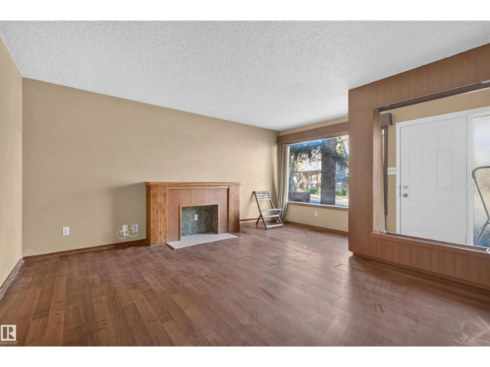 11015 87 AV NW