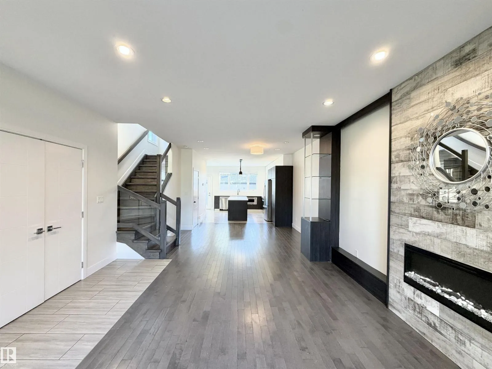 11127 77 AV NW