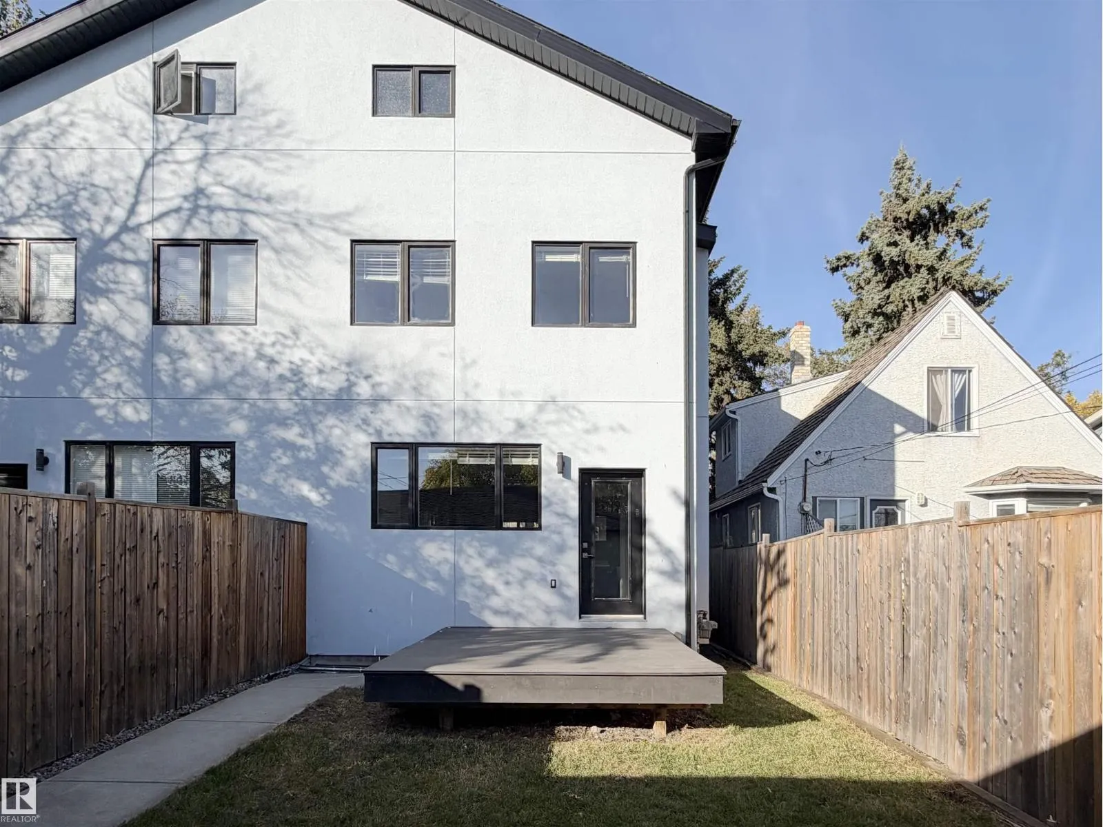 11127 77 AV NW