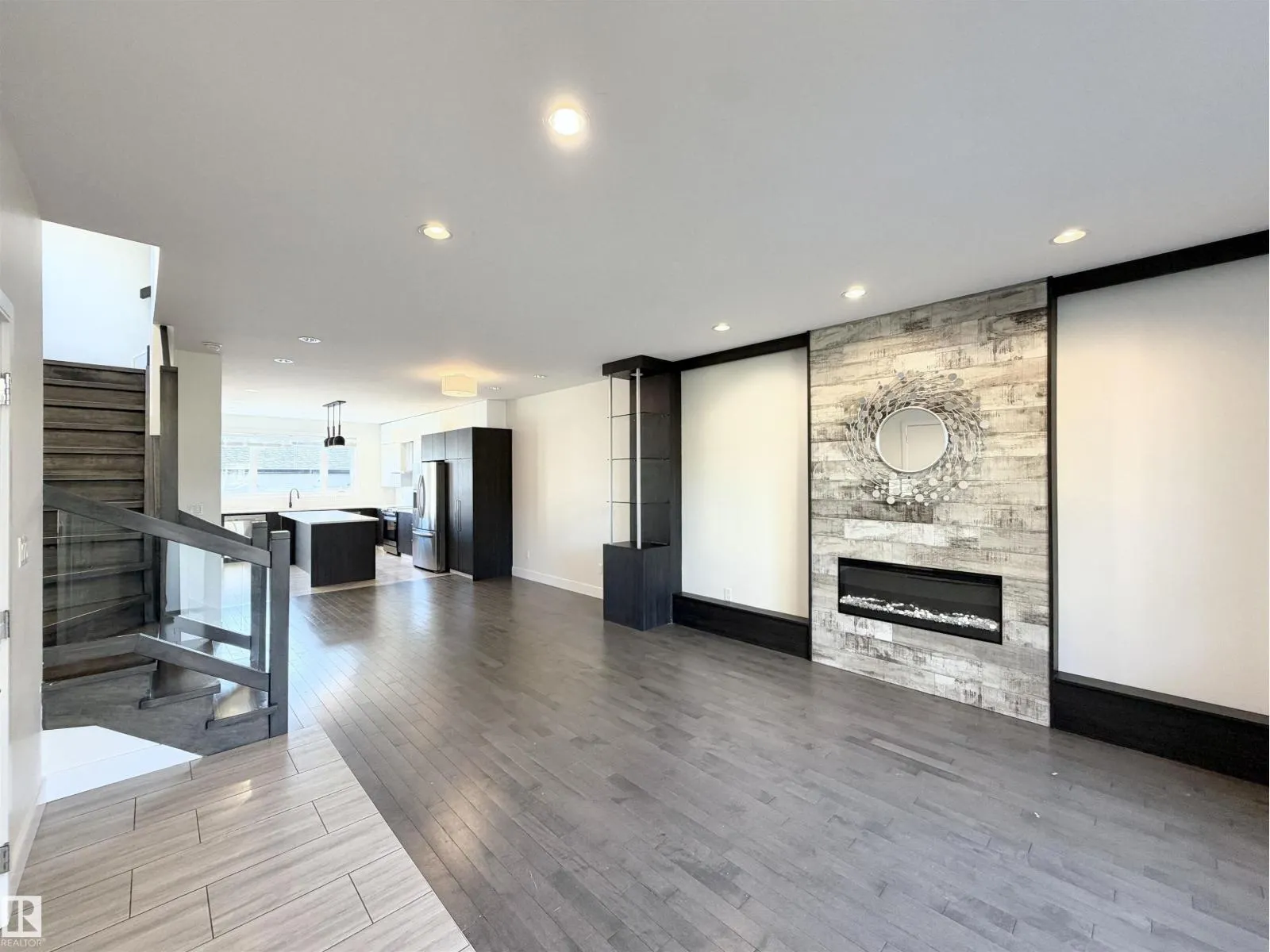 11127 77 AV NW