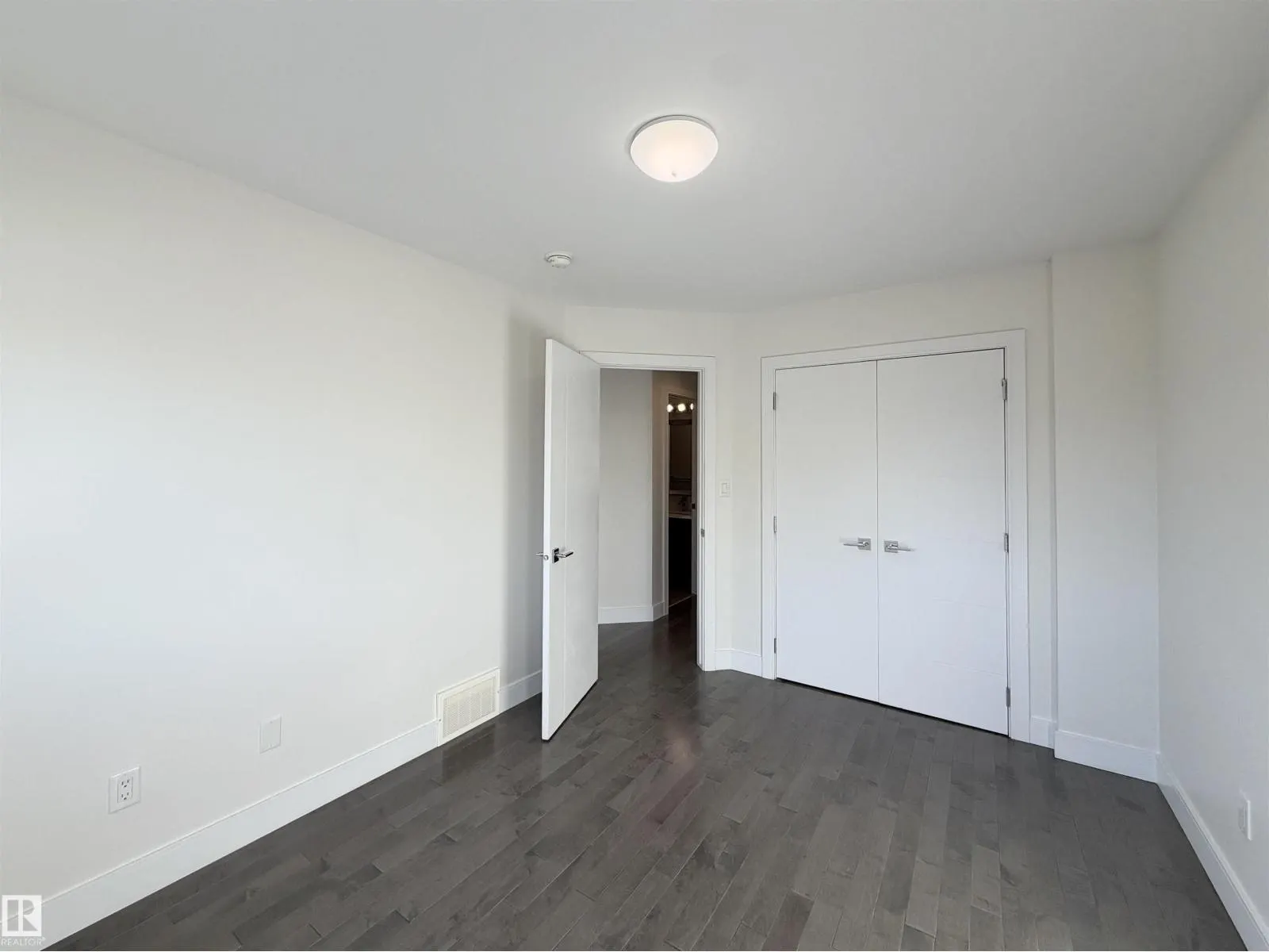 11127 77 AV NW