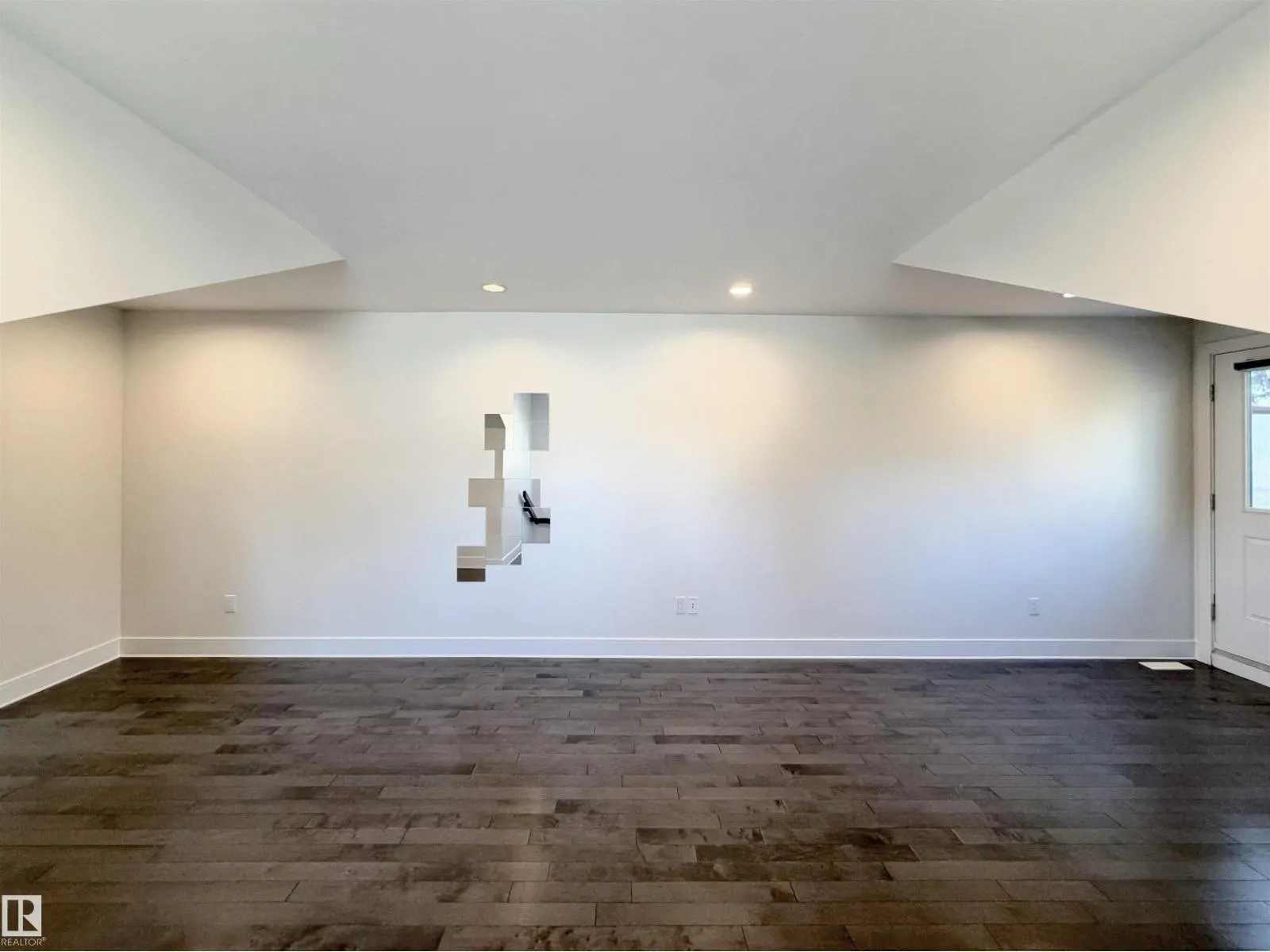 11127 77 AV NW