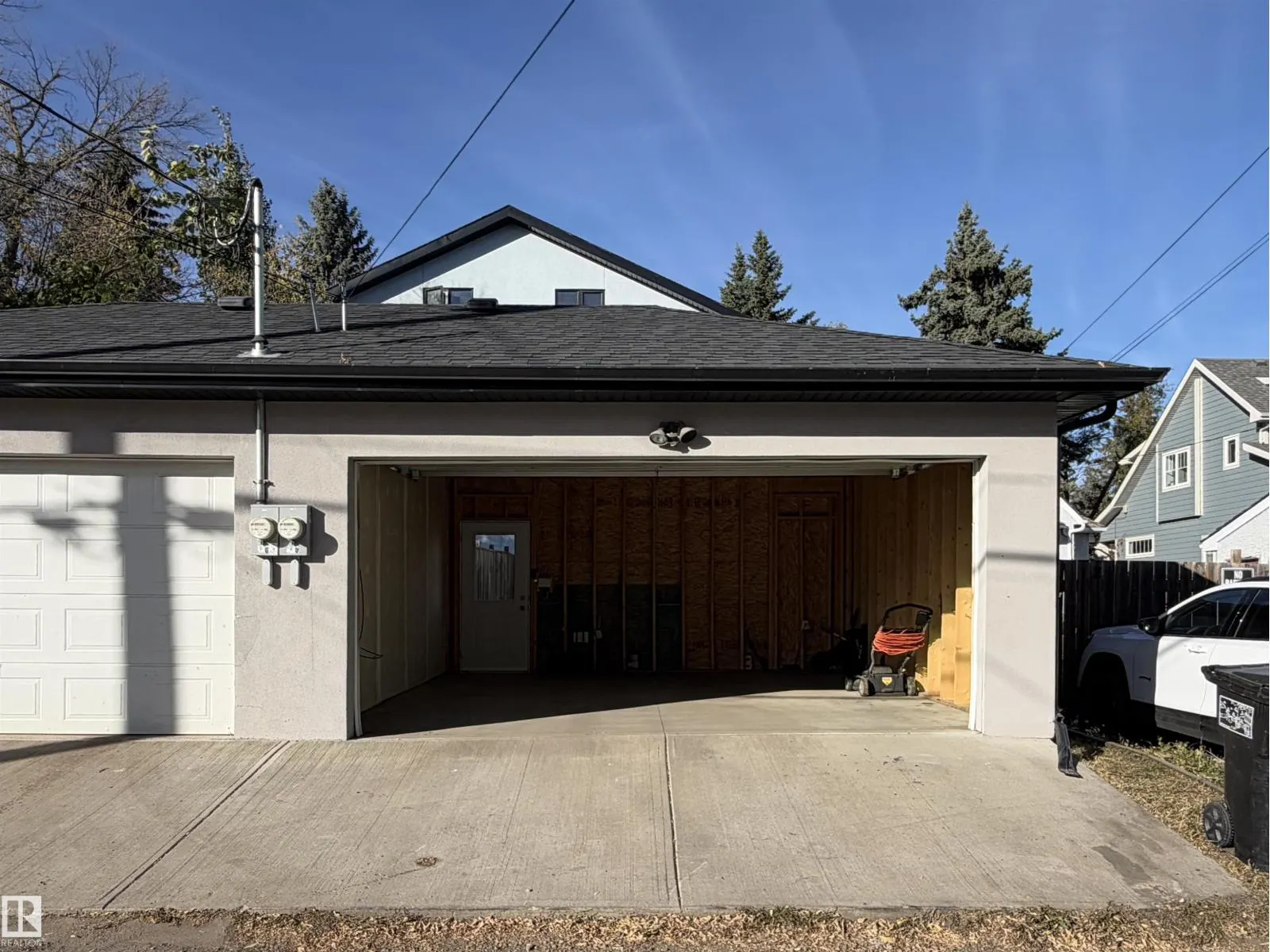 11127 77 AV NW
