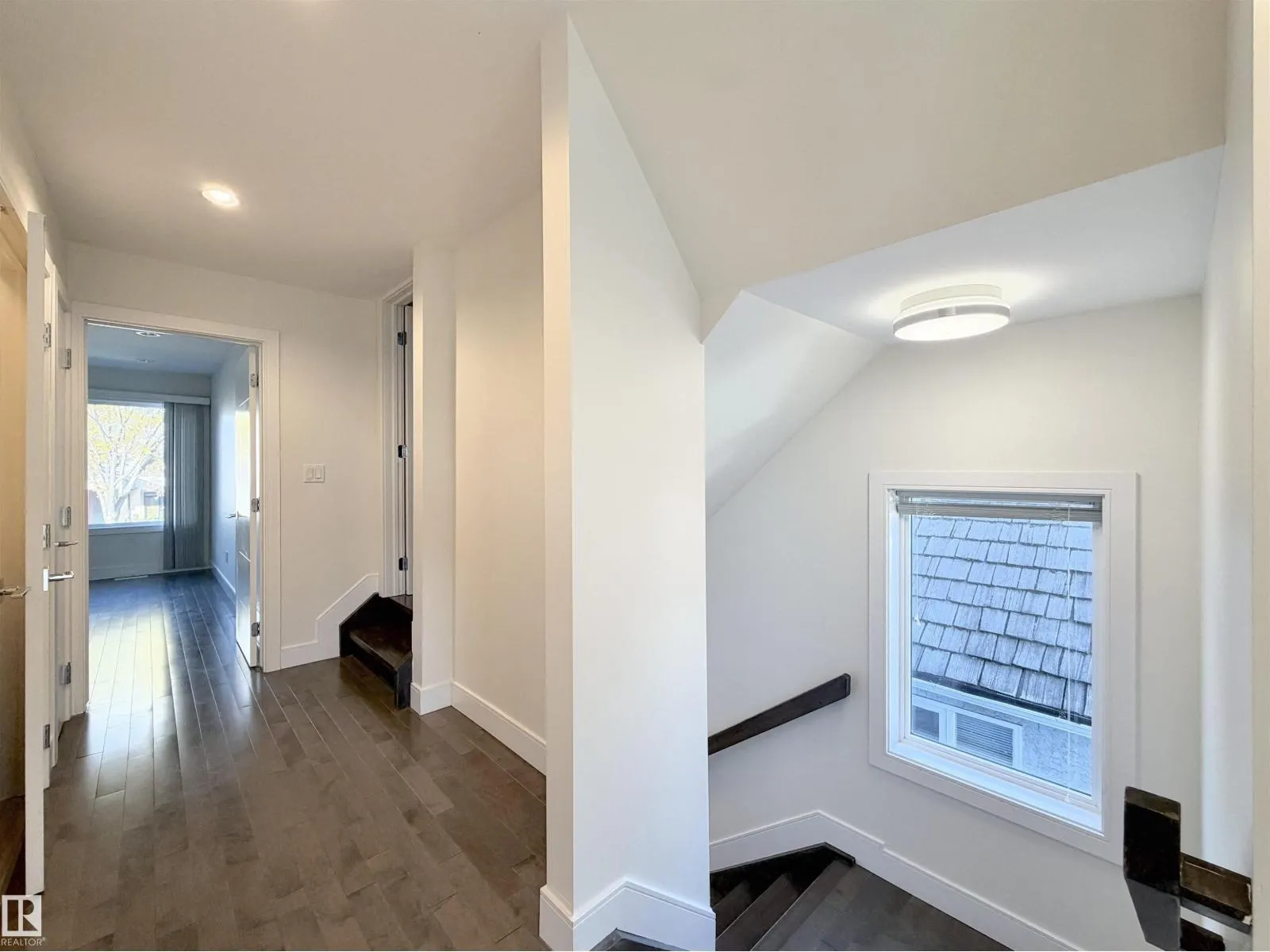 11127 77 AV NW