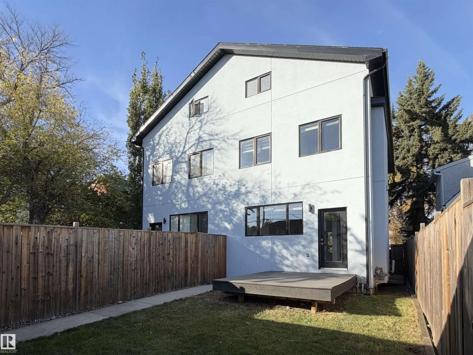 11127 77 AV NW