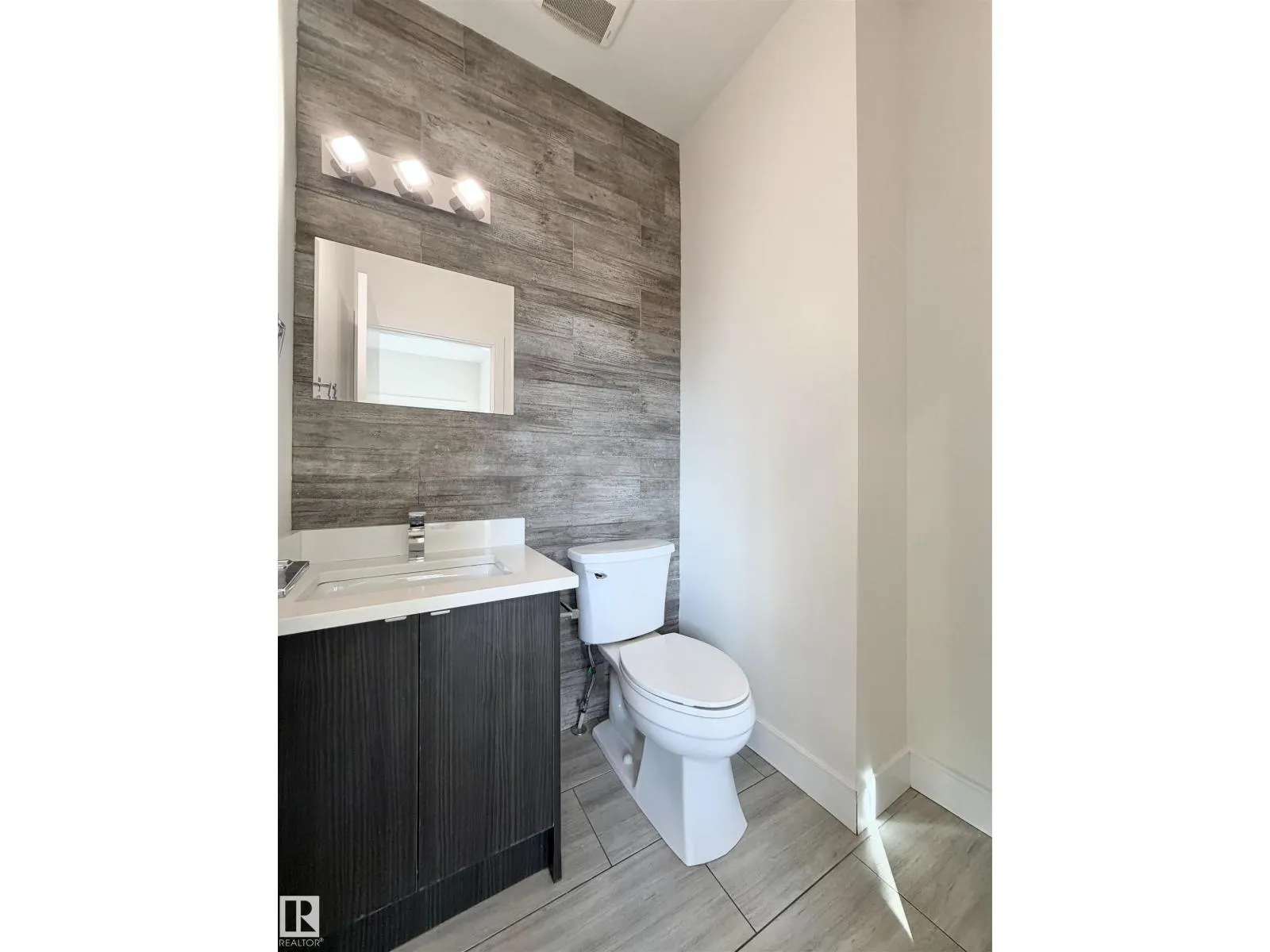 11127 77 AV NW