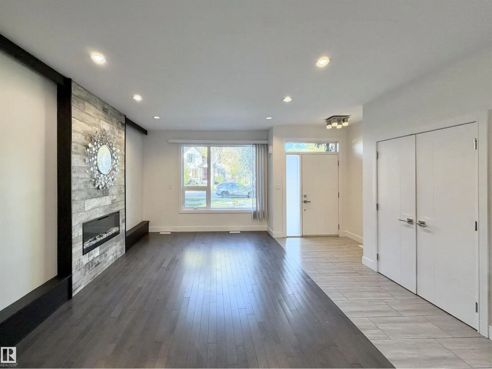 11127 77 AV NW