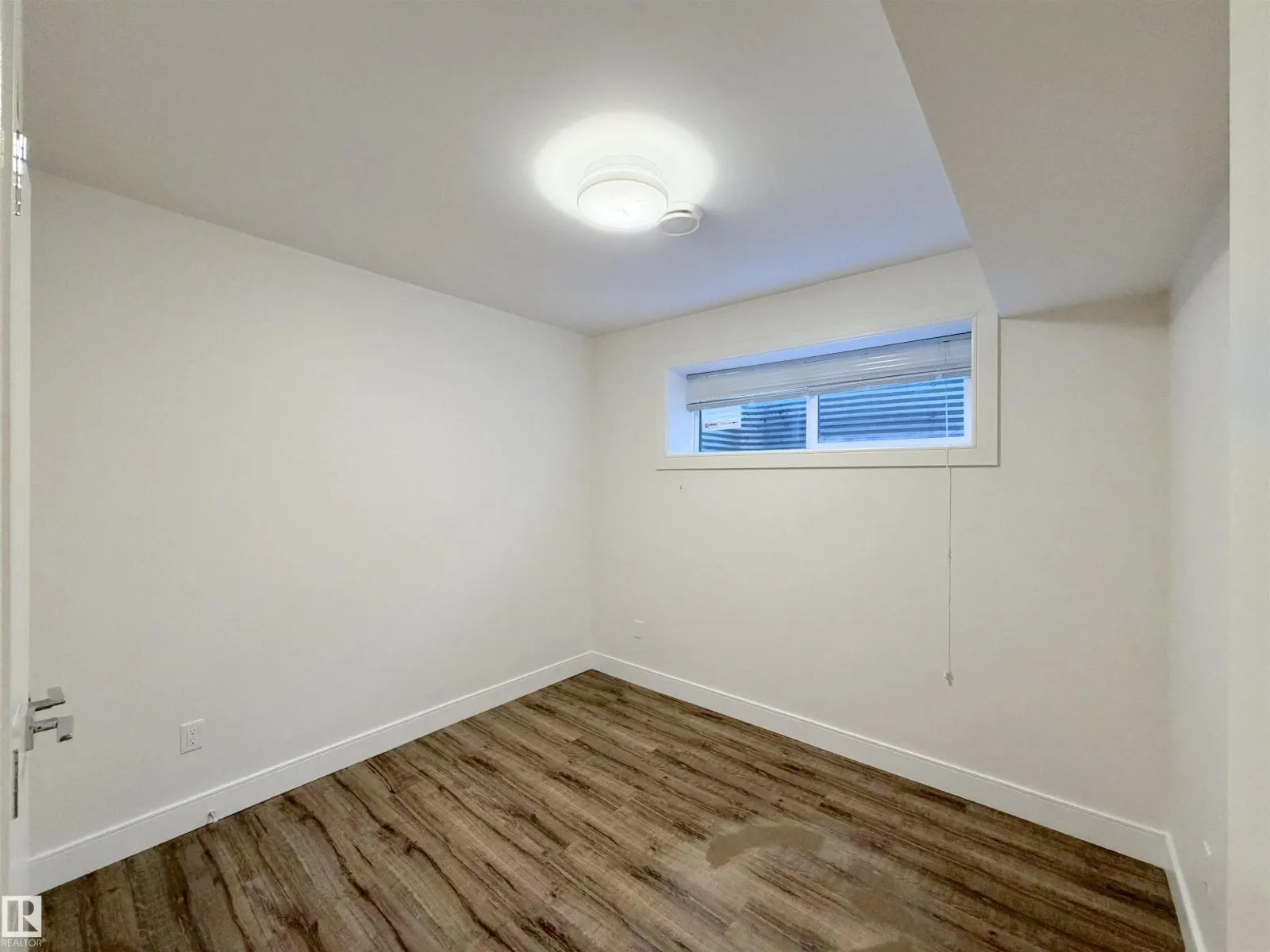 11127 77 AV NW