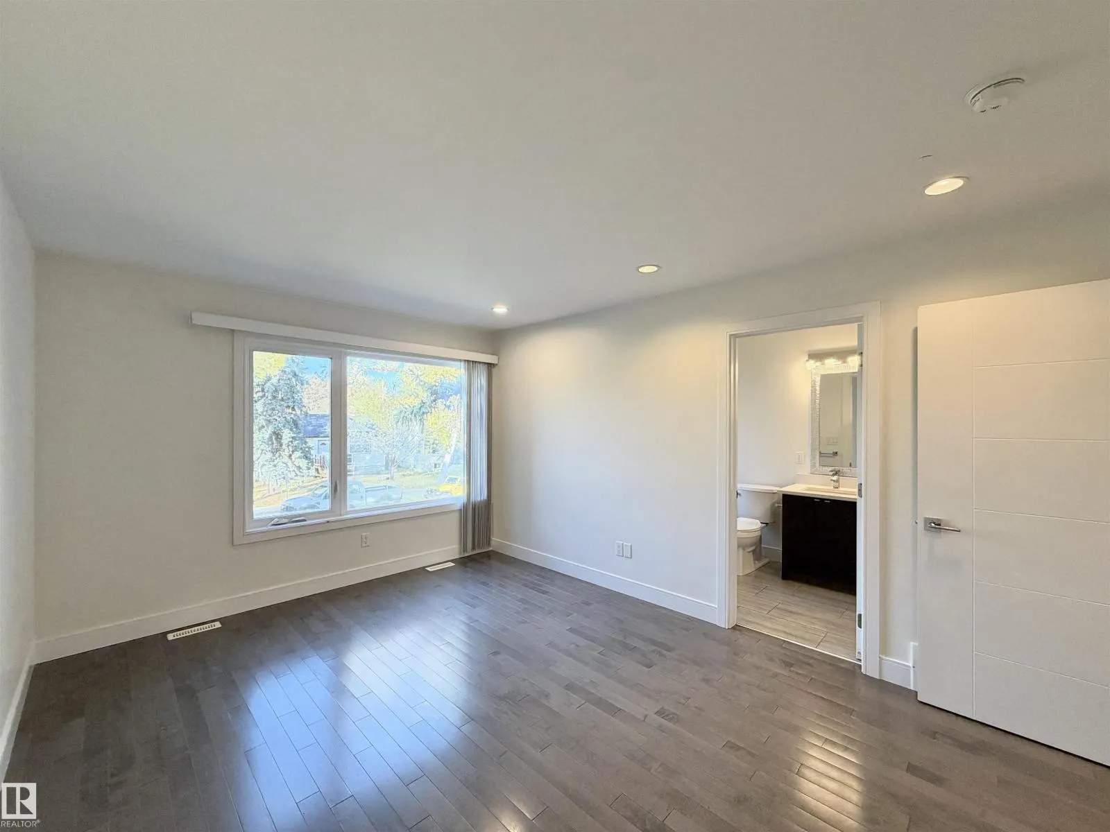 11127 77 AV NW