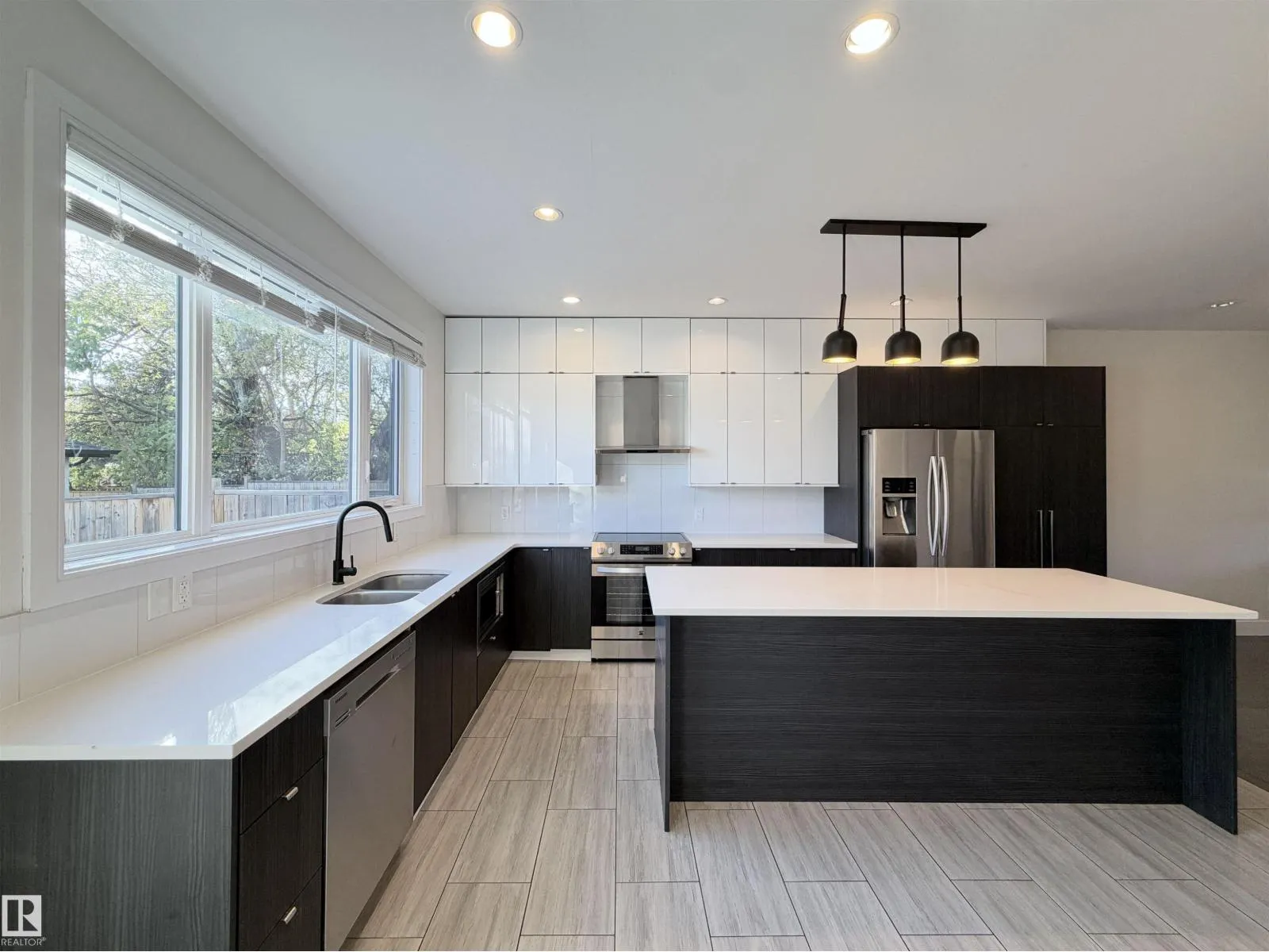 11127 77 AV NW