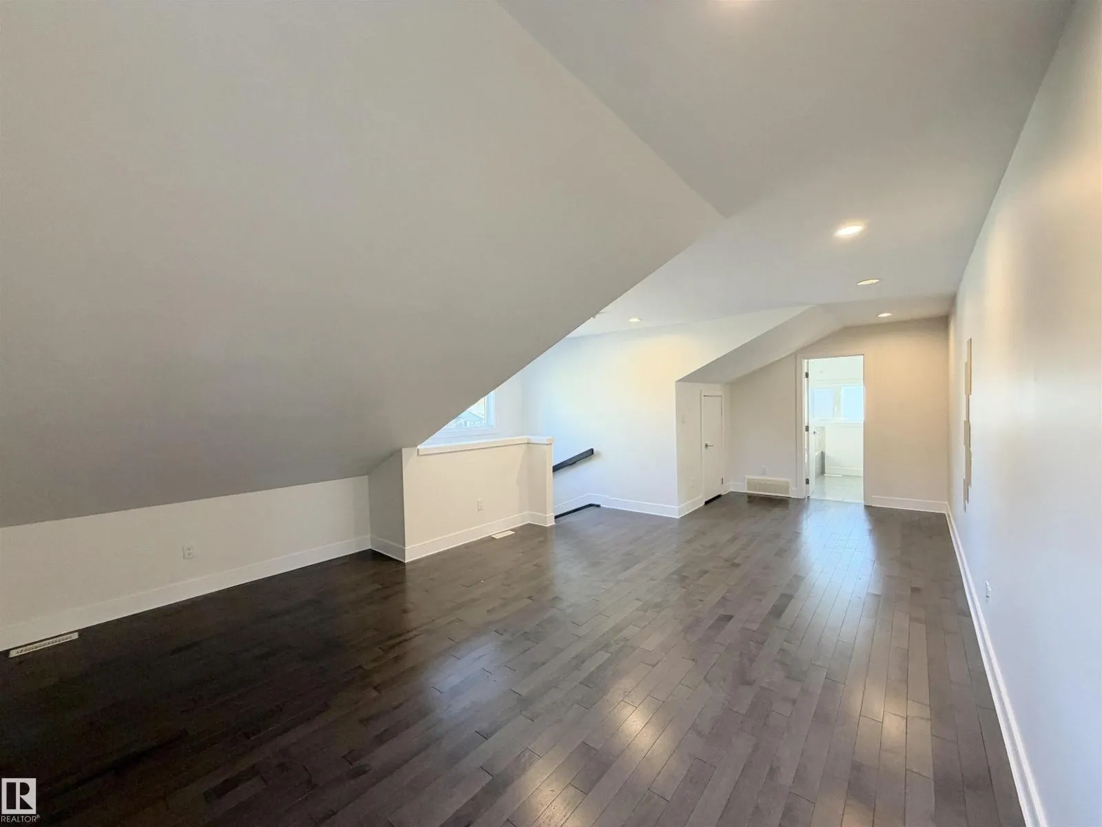 11127 77 AV NW