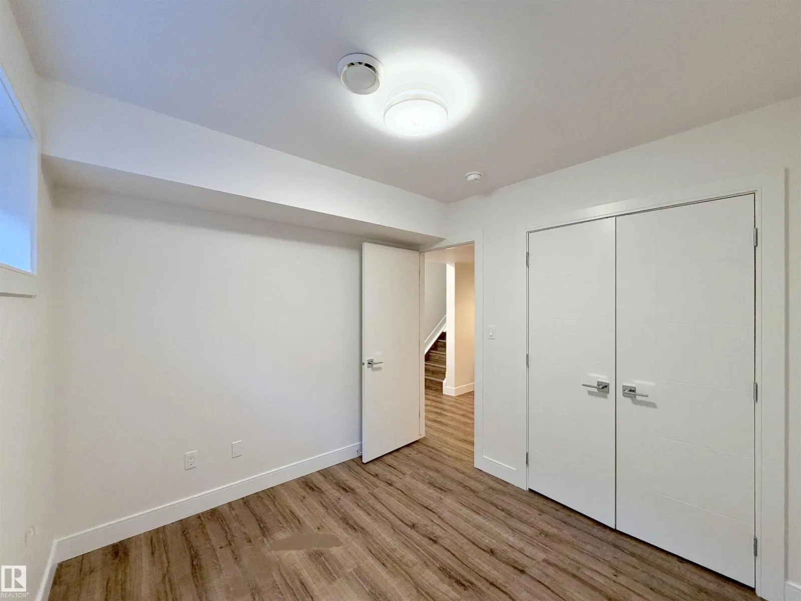 11127 77 AV NW