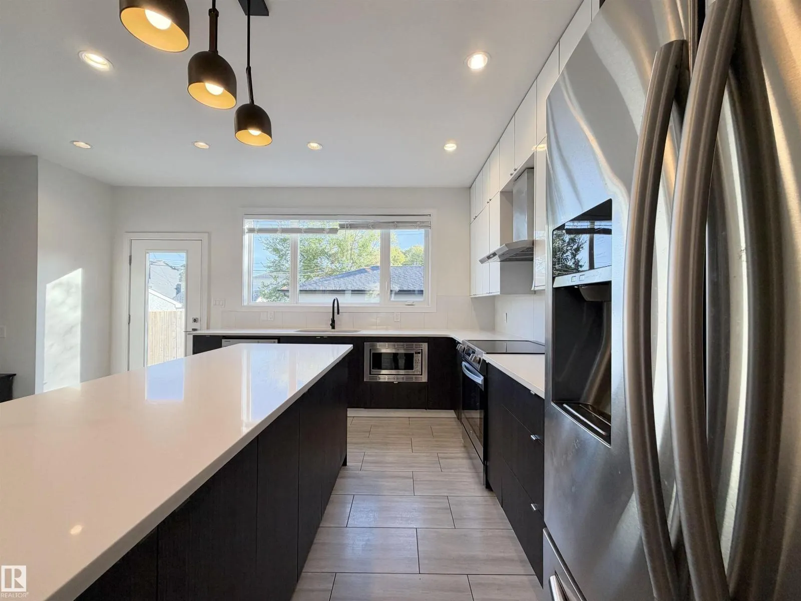 11127 77 AV NW