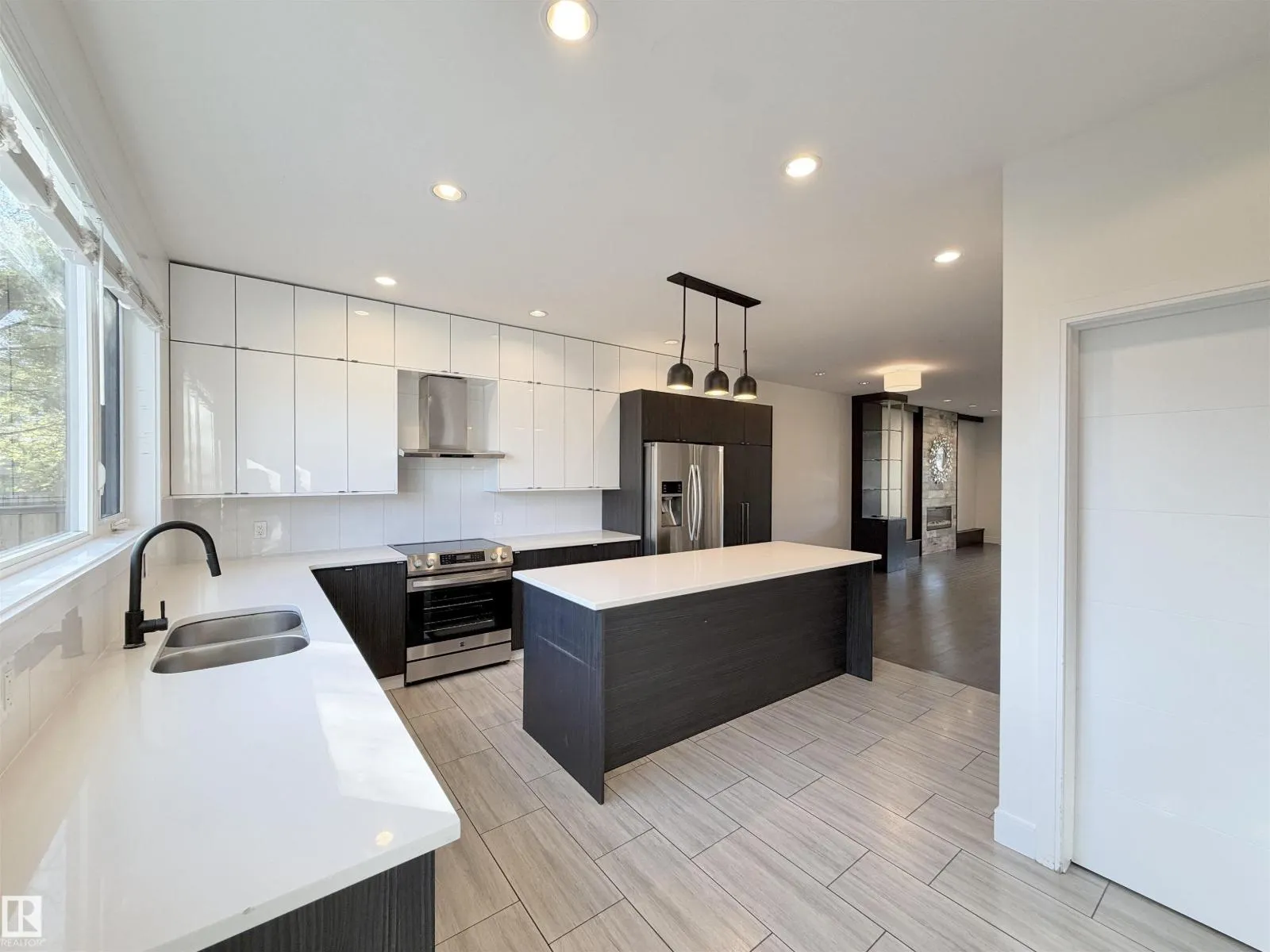 11127 77 AV NW