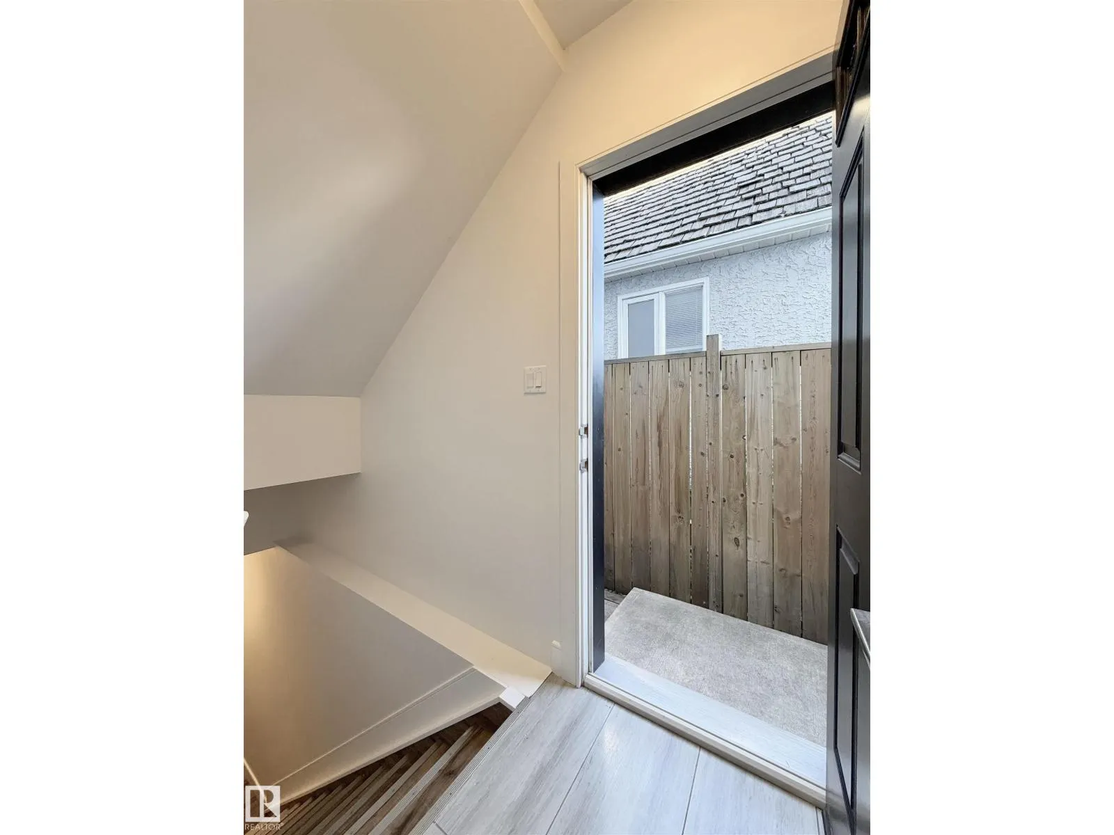 11127 77 AV NW