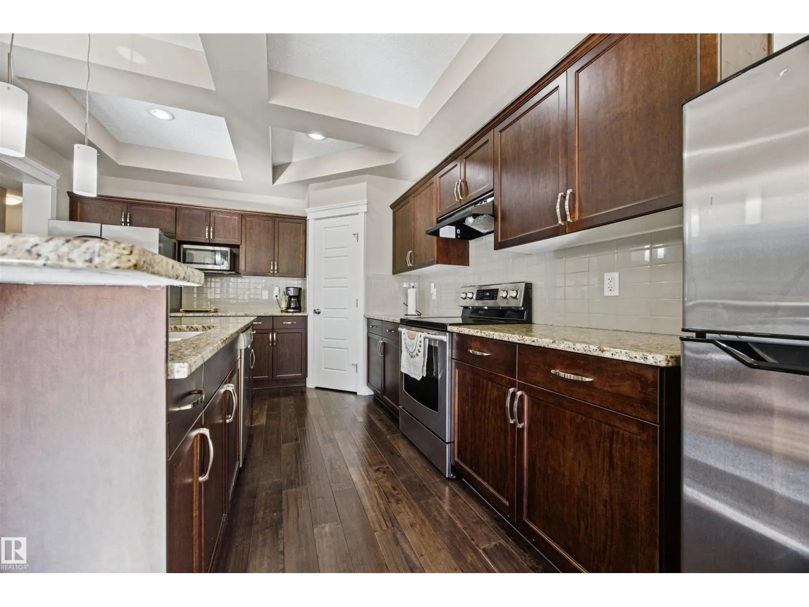 4 MEADOWBROOK WY
