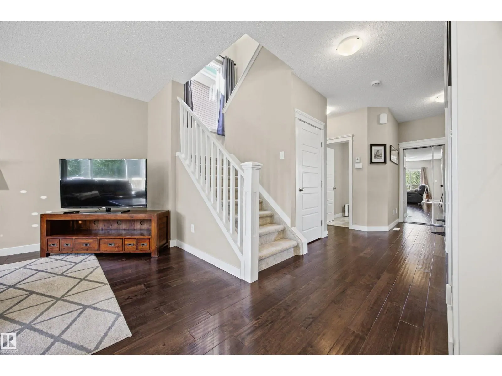 4 MEADOWBROOK WY