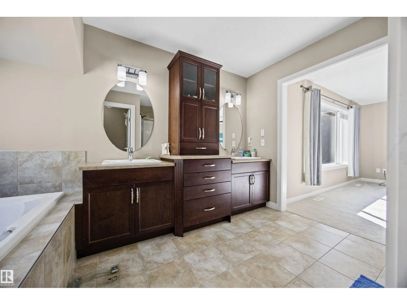 4 MEADOWBROOK WY
