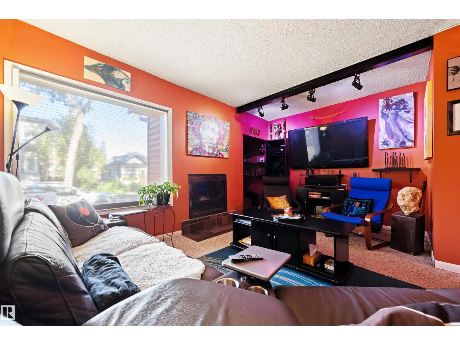 9851 85 AV NW