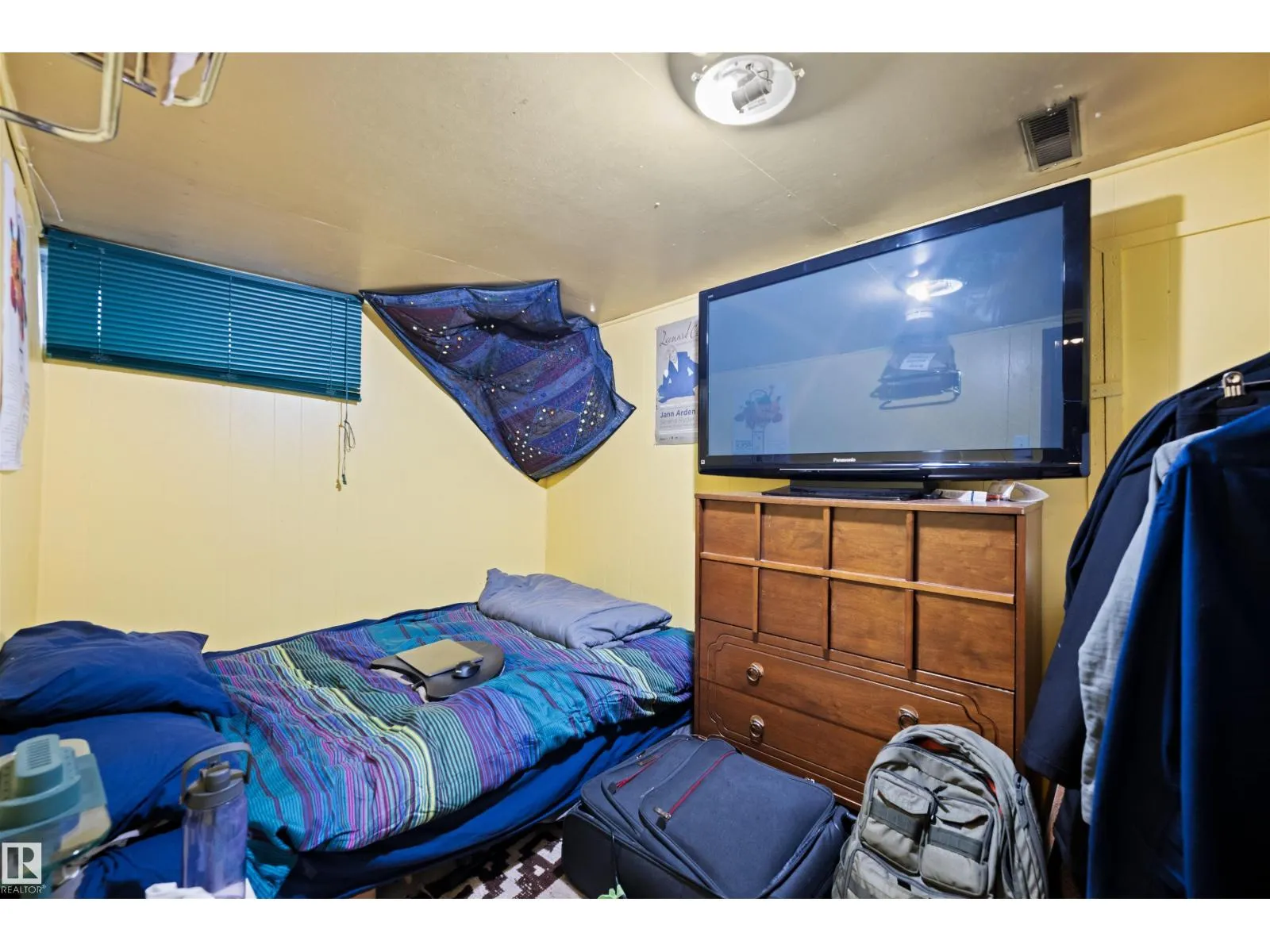 9851 85 AV NW