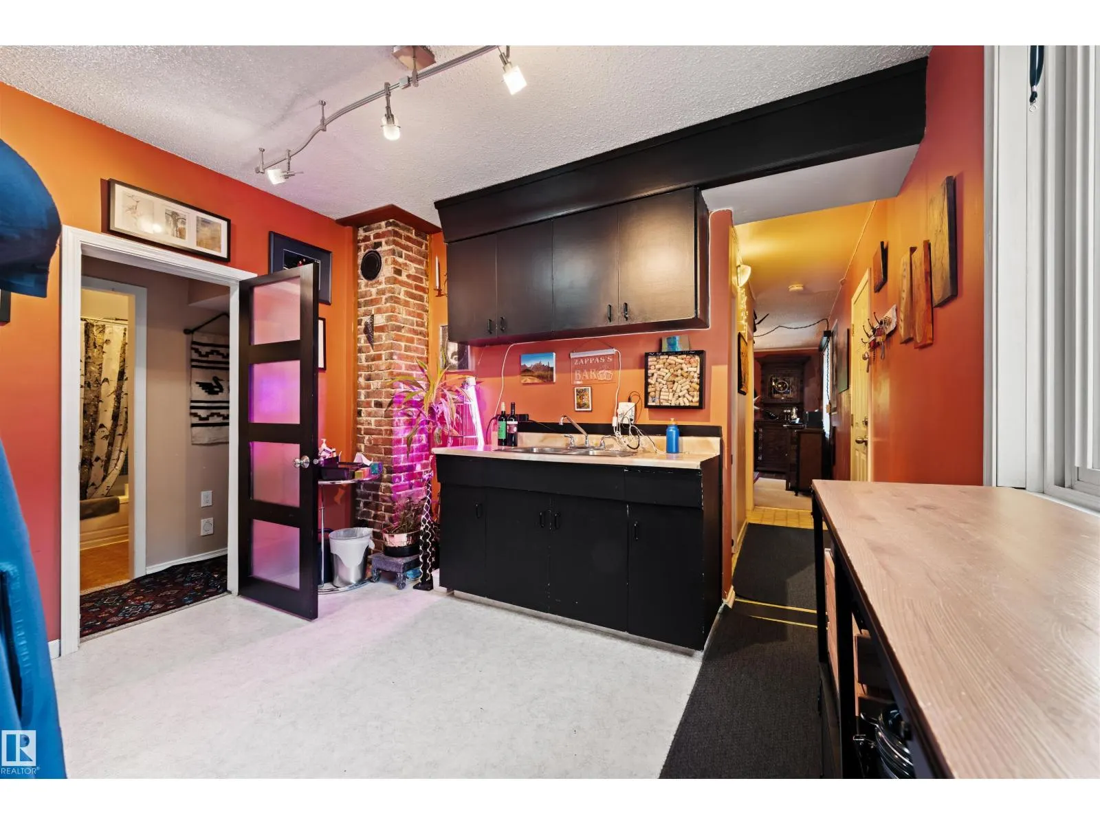 9851 85 AV NW
