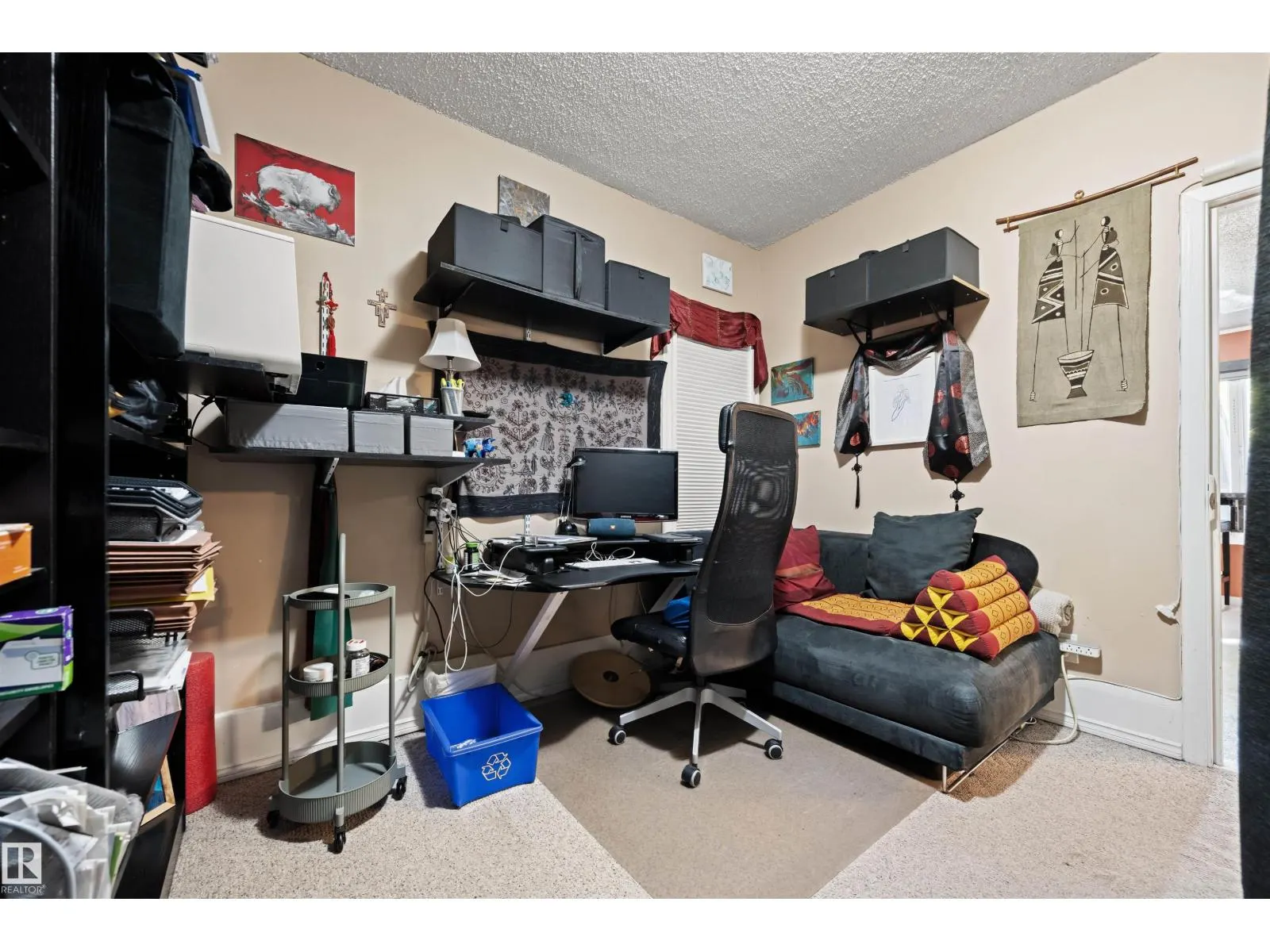 9851 85 AV NW