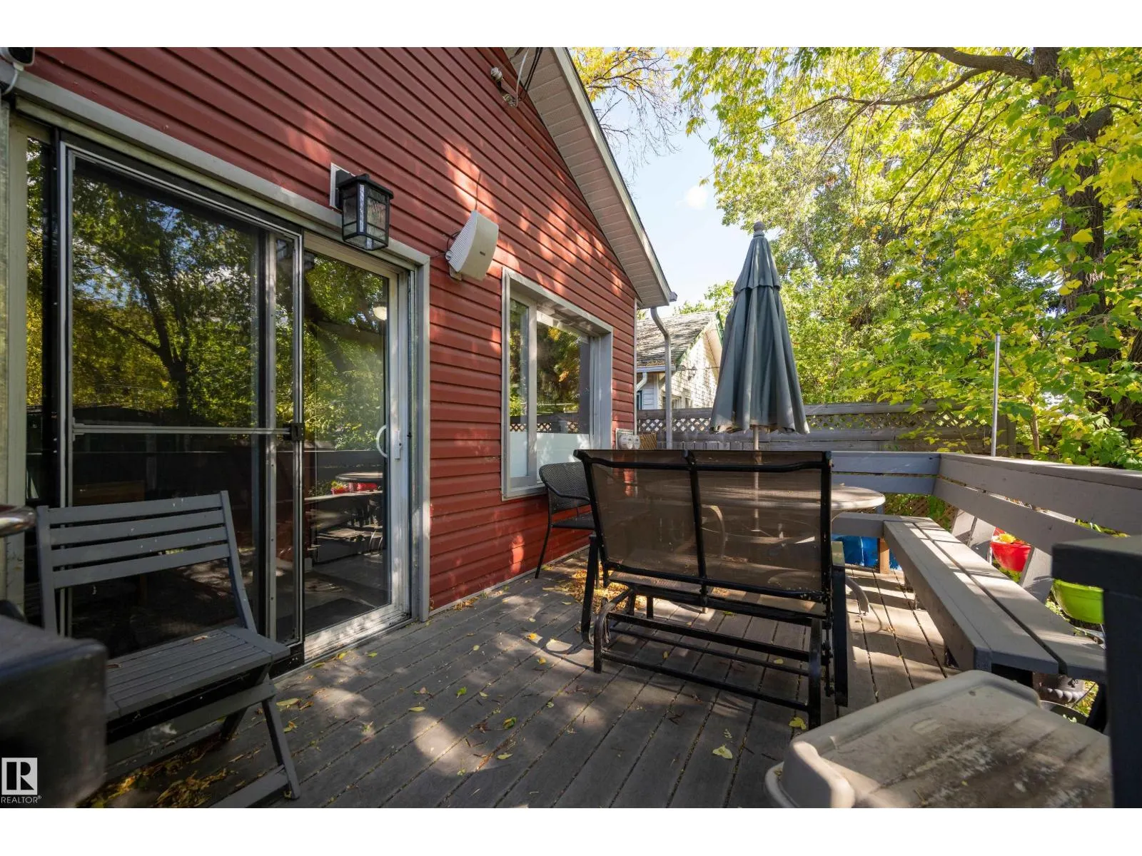 9851 85 AV NW