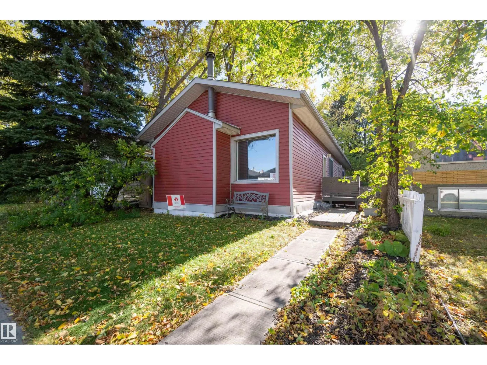 9851 85 AV NW