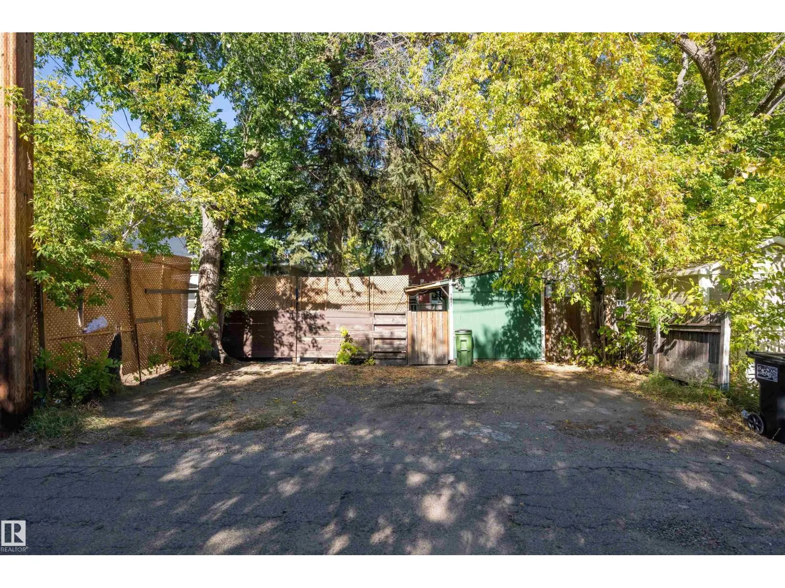 9851 85 AV NW