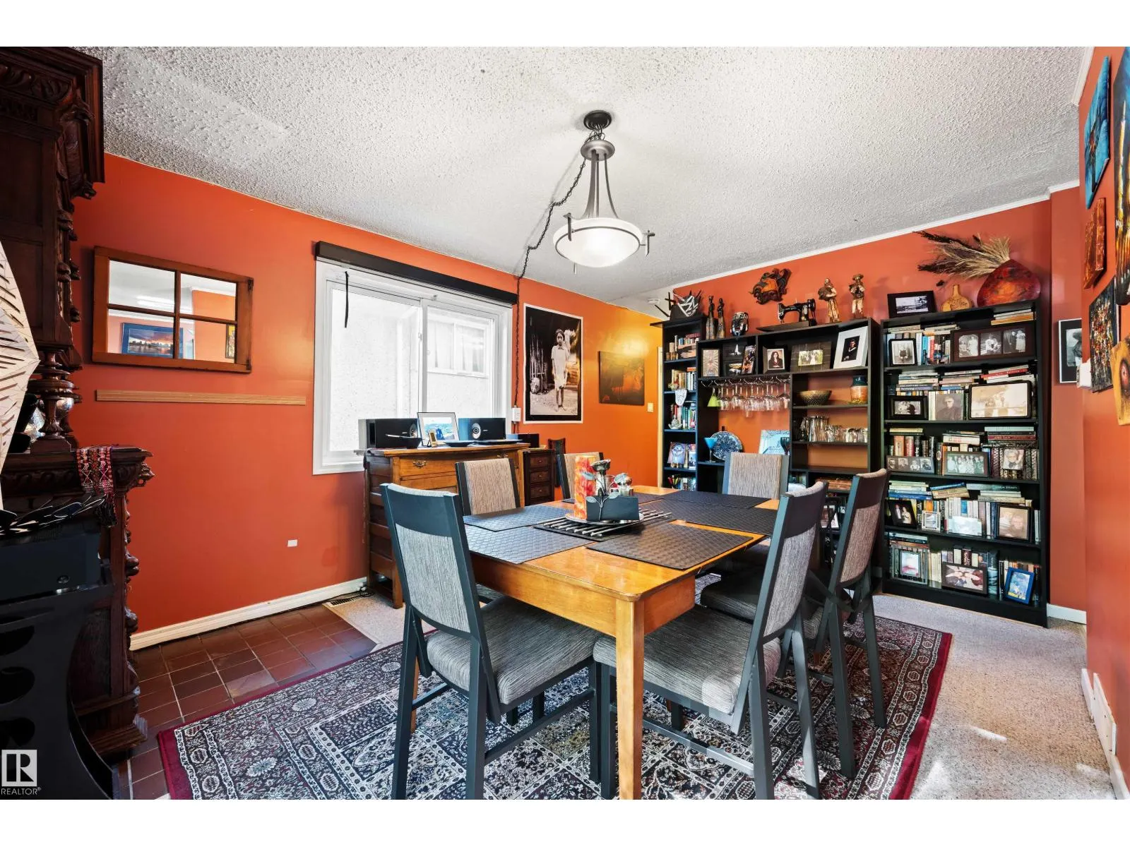 9851 85 AV NW