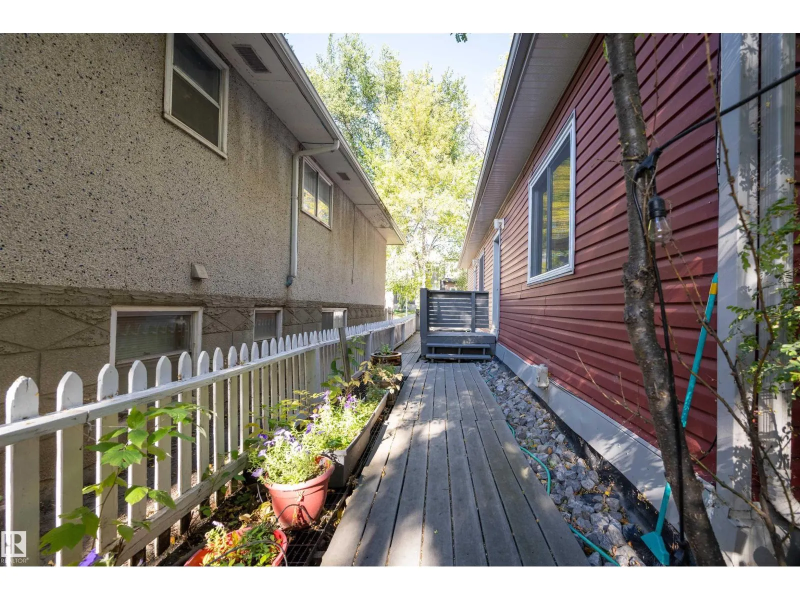 9851 85 AV NW