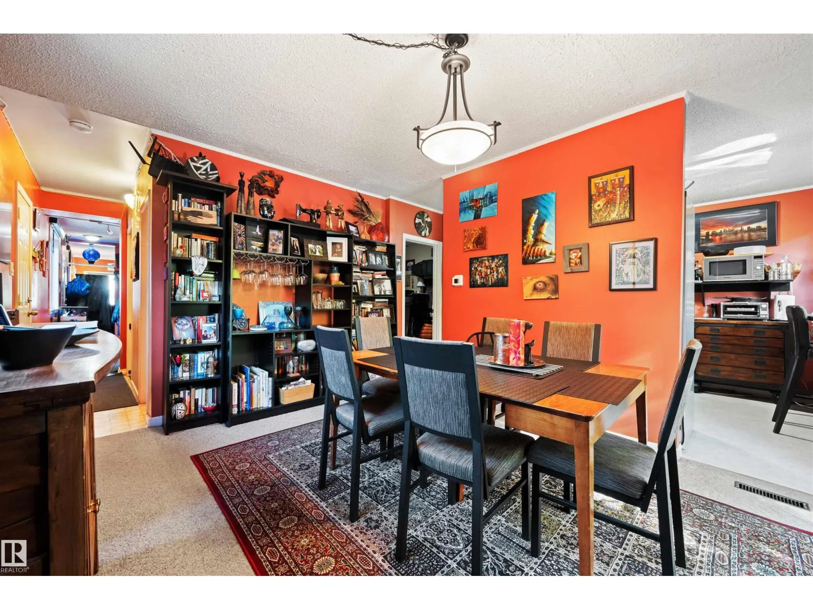9851 85 AV NW