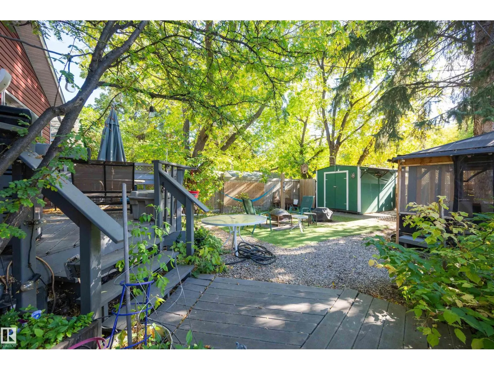 9851 85 AV NW