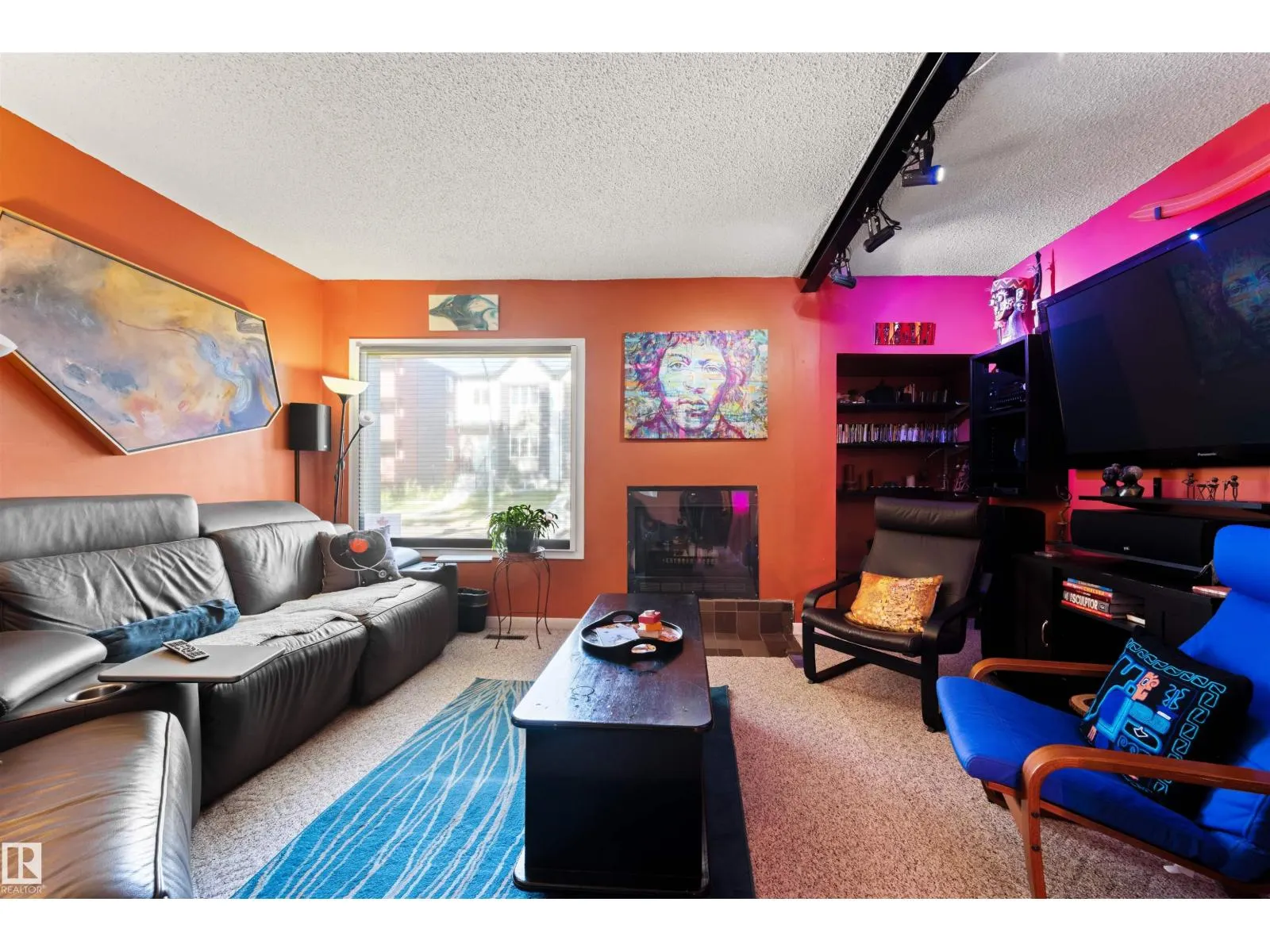 9851 85 AV NW
