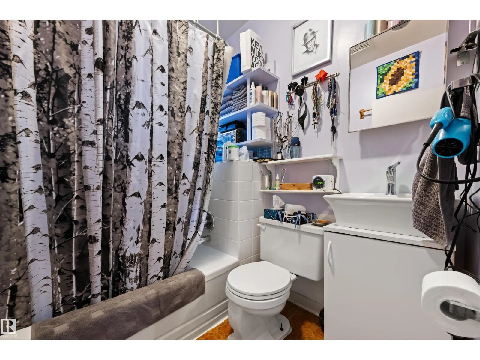 9851 85 AV NW