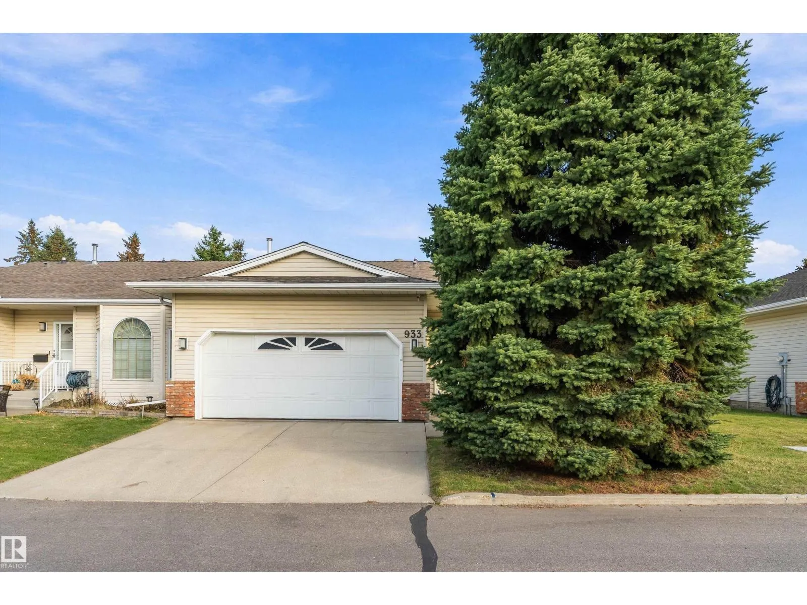 933 YOUVILLE DR W NW
