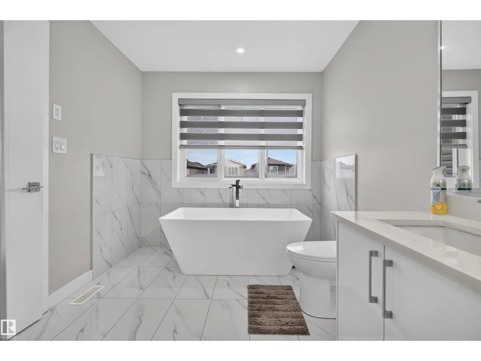452 ROBERTS CR