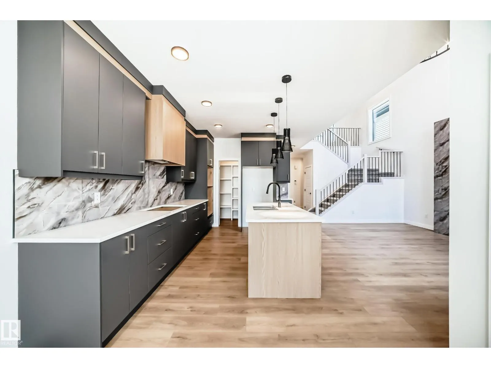 341 ROBERTS WD
