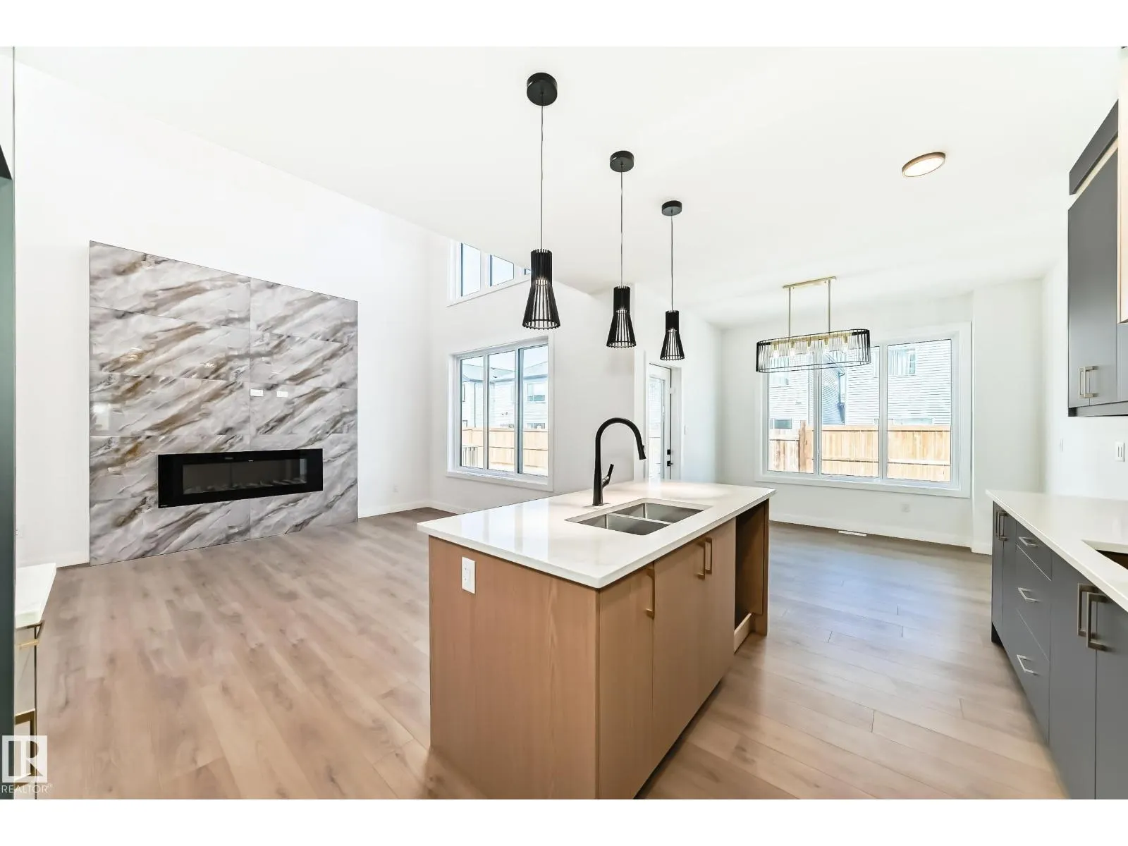 341 ROBERTS WD