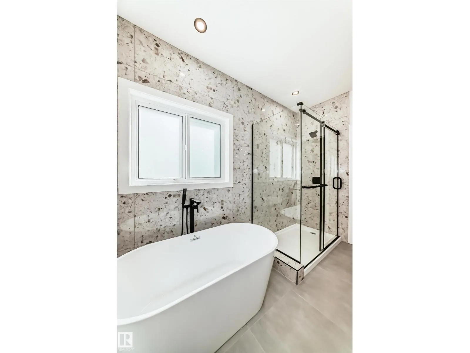 341 ROBERTS WD