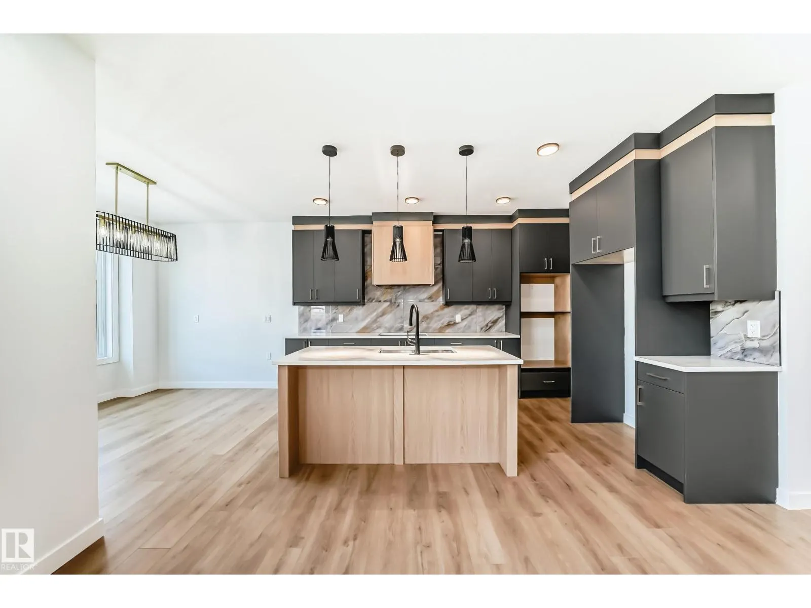341 ROBERTS WD
