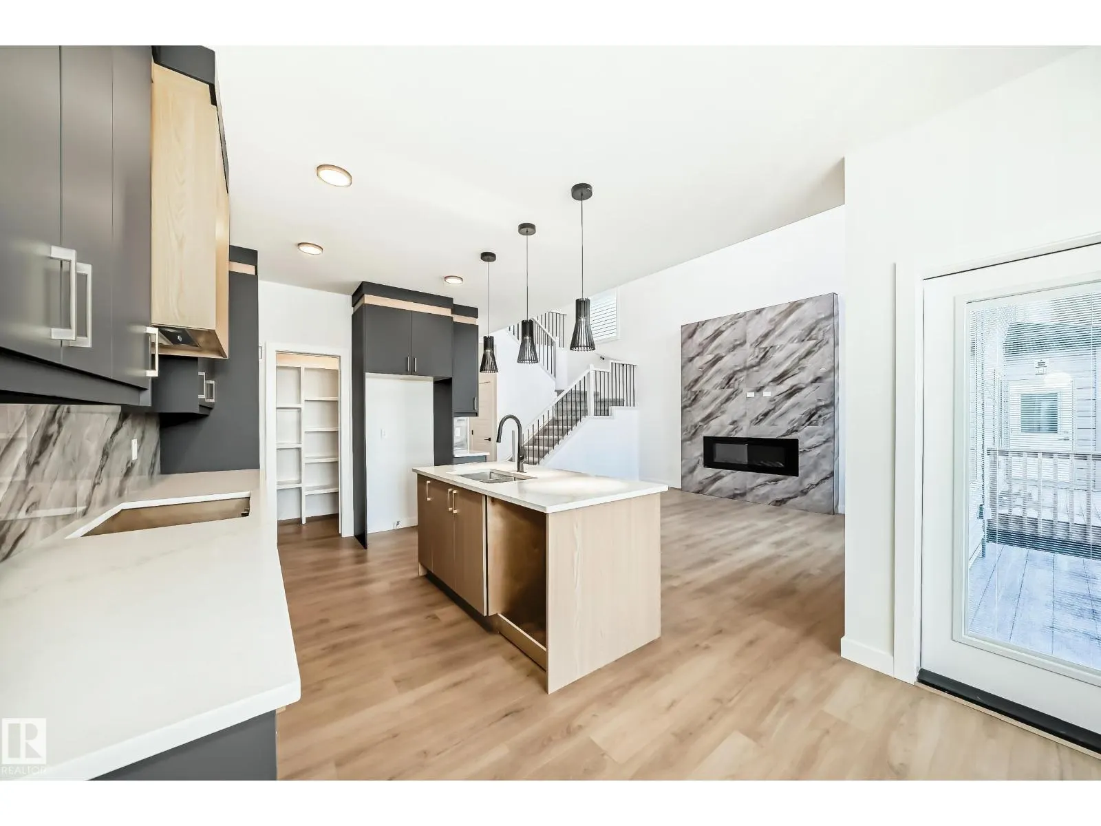 341 ROBERTS WD