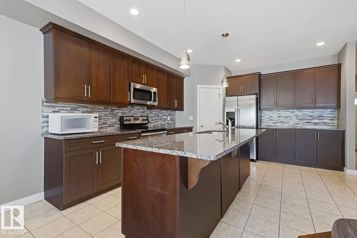 11827 56 ST NW